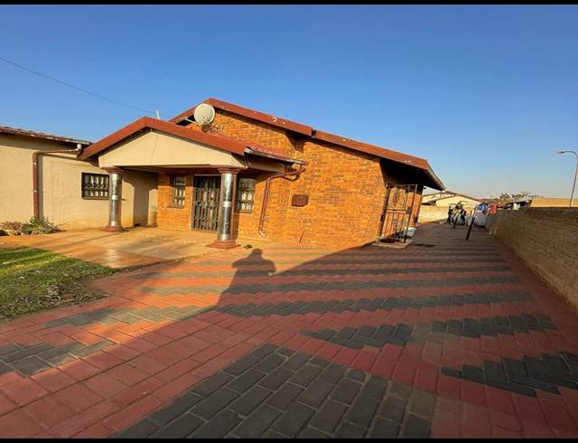 2 BEDROOM HOUSE FOR SALE IN BEVERLY HILLS